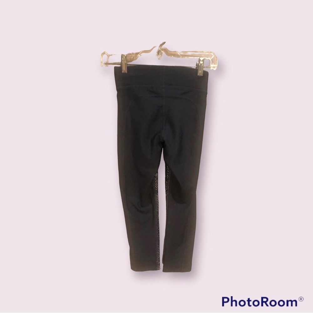 Under Armour Womens Pattern Printed Athletic Capr… - image 3